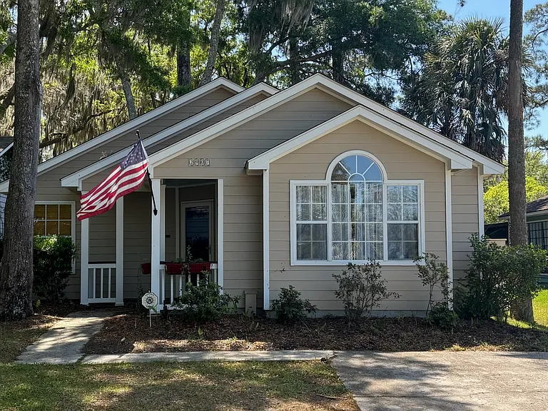 2907 Waters Edge Ct E — Photo 1