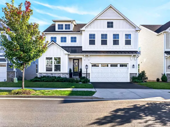 717 Arboleda Dr, Crozet, VA 22932