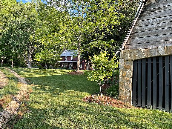 3rd image of 1940 Bettys Creek Rd