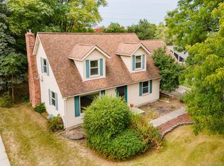 906 Dahlia Ln, Rochester Hills, MI 48307