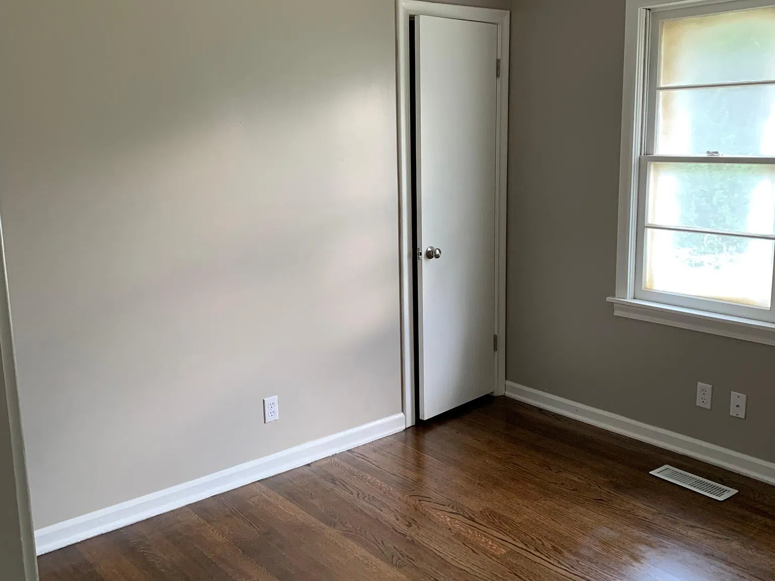 140 SE Rockwood Ave — Photo 4