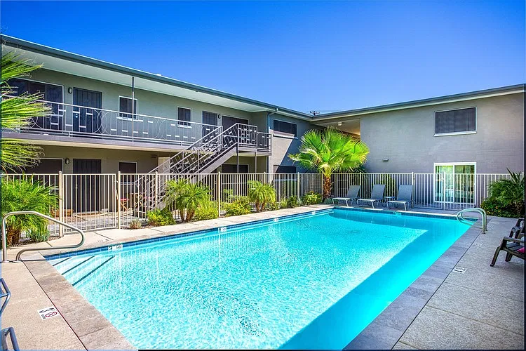 3 bed, 1200 sqft, $1,795 — Photo 3