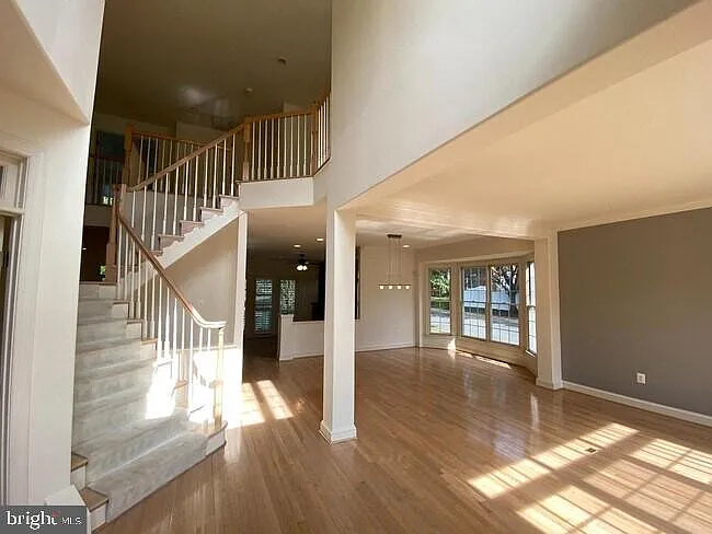 4 bed, 4.5 bath, 4296 sqft, $5,150 — Photo 4