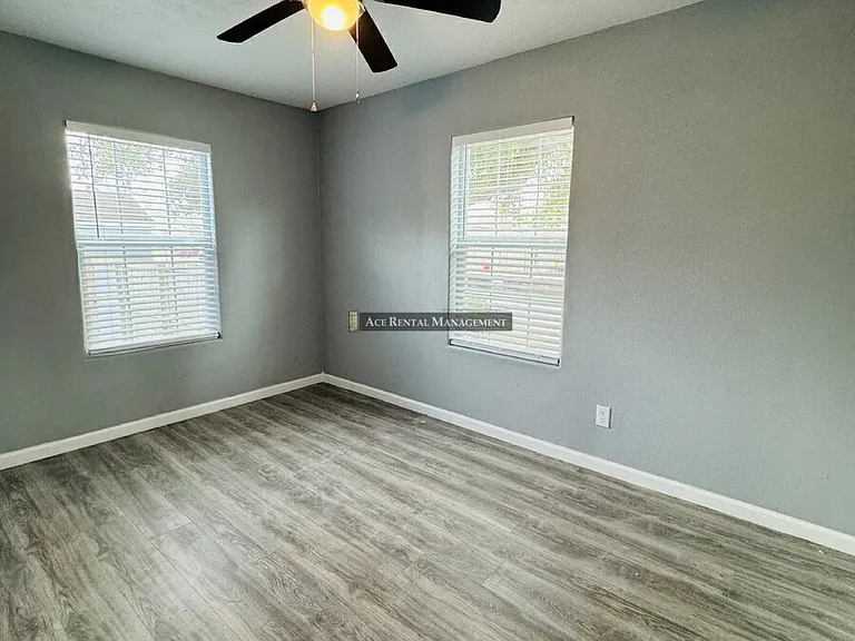 1 E Lutcher Ave #A — Photo 11