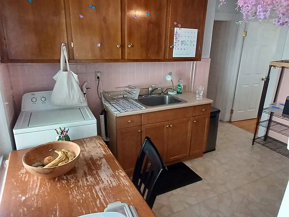 4th image of 26 Cummings Ave #1