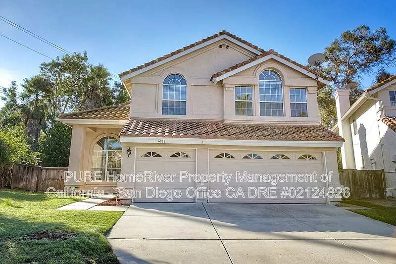 4 bed, 2.5 bath, 2304 sqft, $3,495 — Photo 1