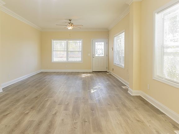 4th image of 487 4th Ave S