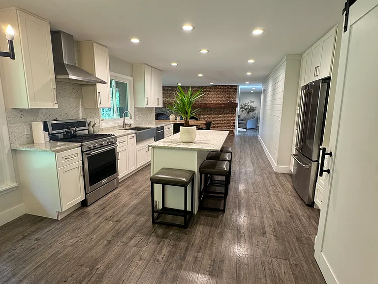 5730 Pineview Dr — Photo 5