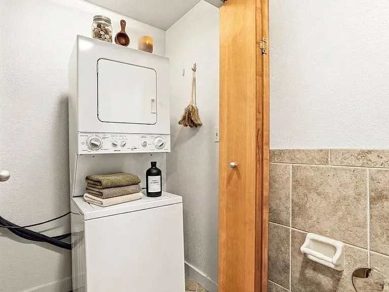 1617 W Oleander St — Photo 11