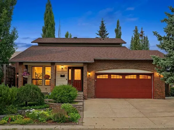 80 SE Hawkhill Way NW, Calgary, AB T3G 2V2