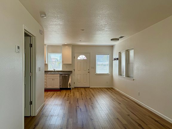 2nd image of 3431A Humphrey Ave
