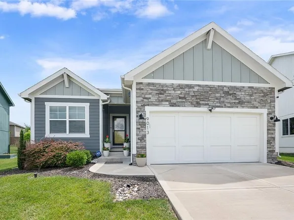 9013 SW 9th St, Blue Springs, MO 64064