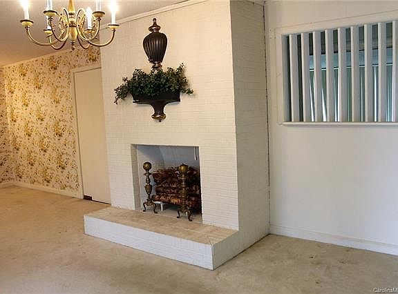 5th image of 726 Circle Dr NE