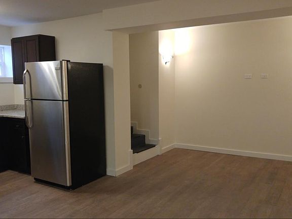 3rd image of 1418 W Superior St #2