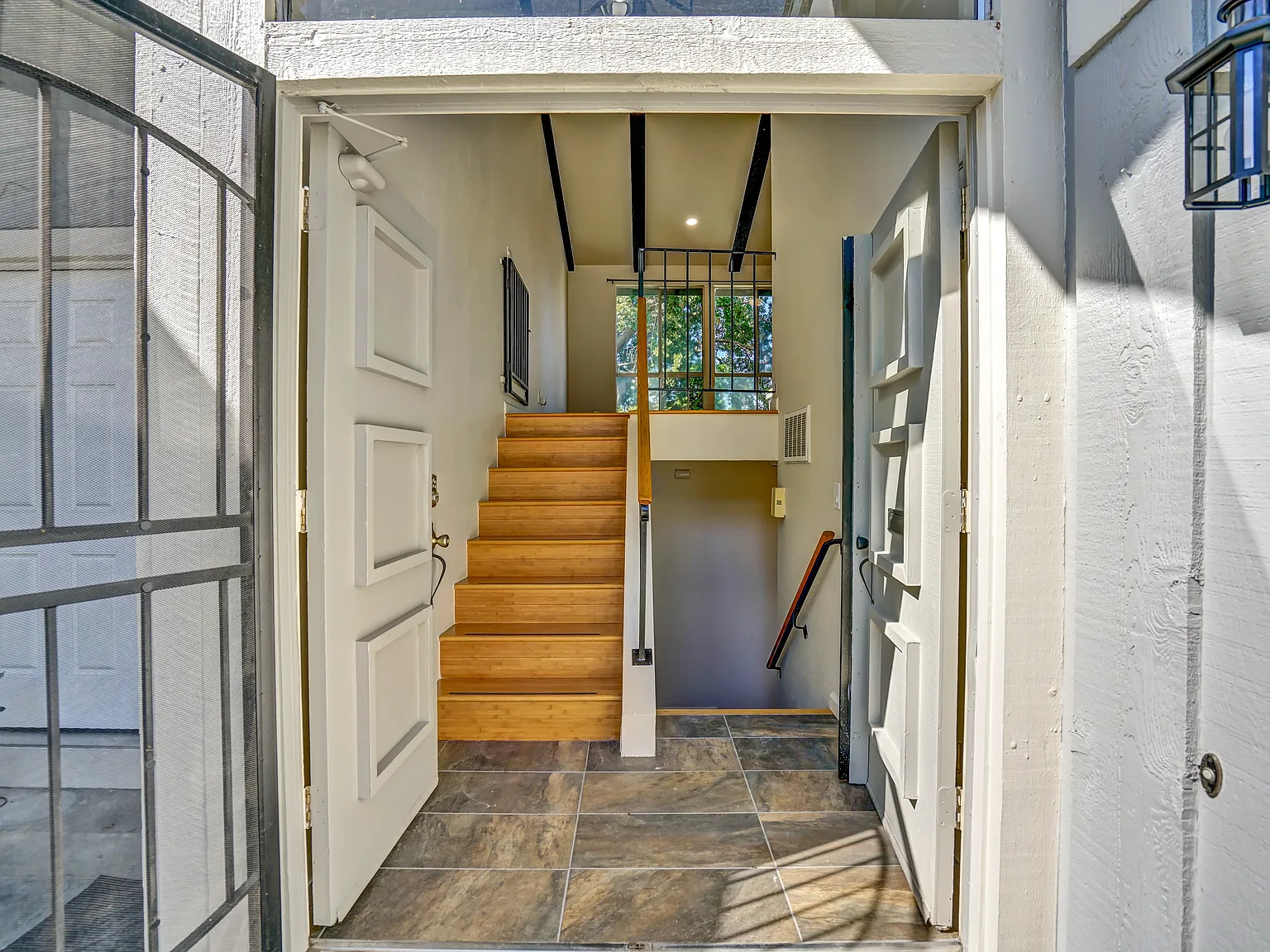 3 bed, 1.5 bath, 1490 sqft, $3,400 — Photo 2