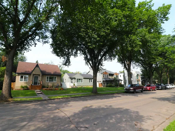 8620 79th St NW, Edmonton, AB T6C 2P5