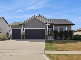 1716 NW Prairie Creek Dr, Grimes, IA 50111