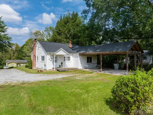 120 Lower Creek Dr, Lenoir, NC 28645