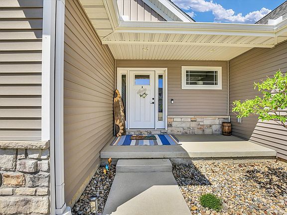 4th image of 1709 Littlefield Ln