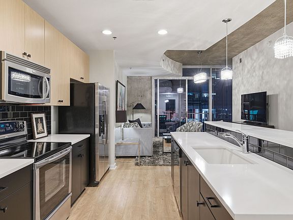 5th image of 301 Demonbreun St Unit 1902