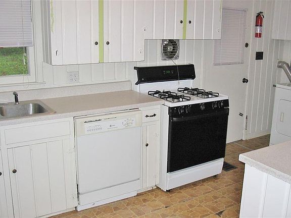 5th image of 815 Fountain St