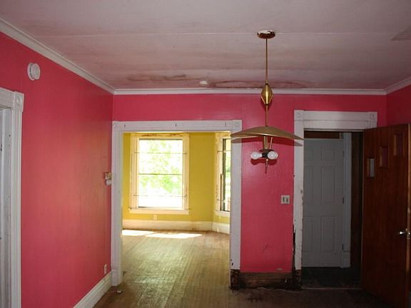 3rd image of 258 Rockland Ave