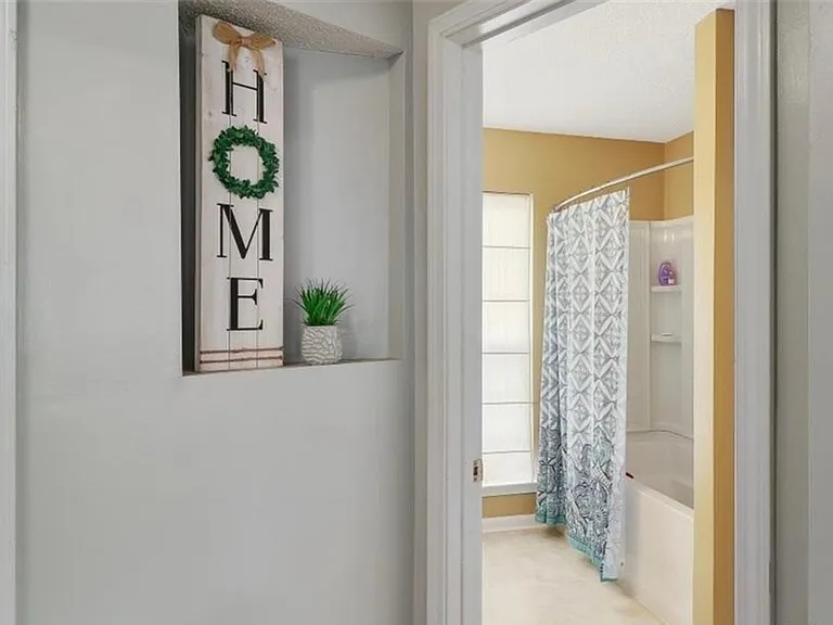 204 Brookstone Ct — Photo 3