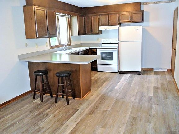 5th image of 436 W Maple St