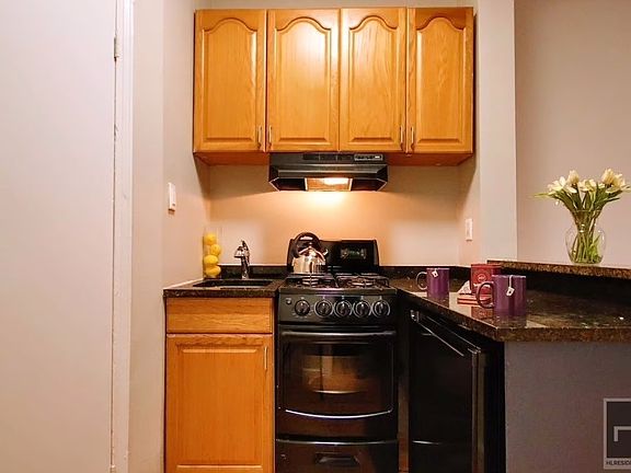 4th image of 128 Saint Marks Pl APT B