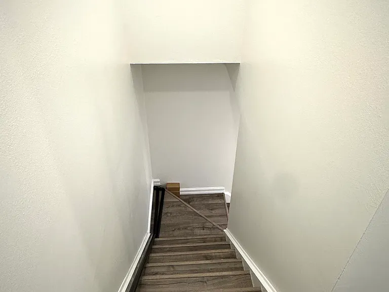 8565 Hampshire Dr — Photo 13