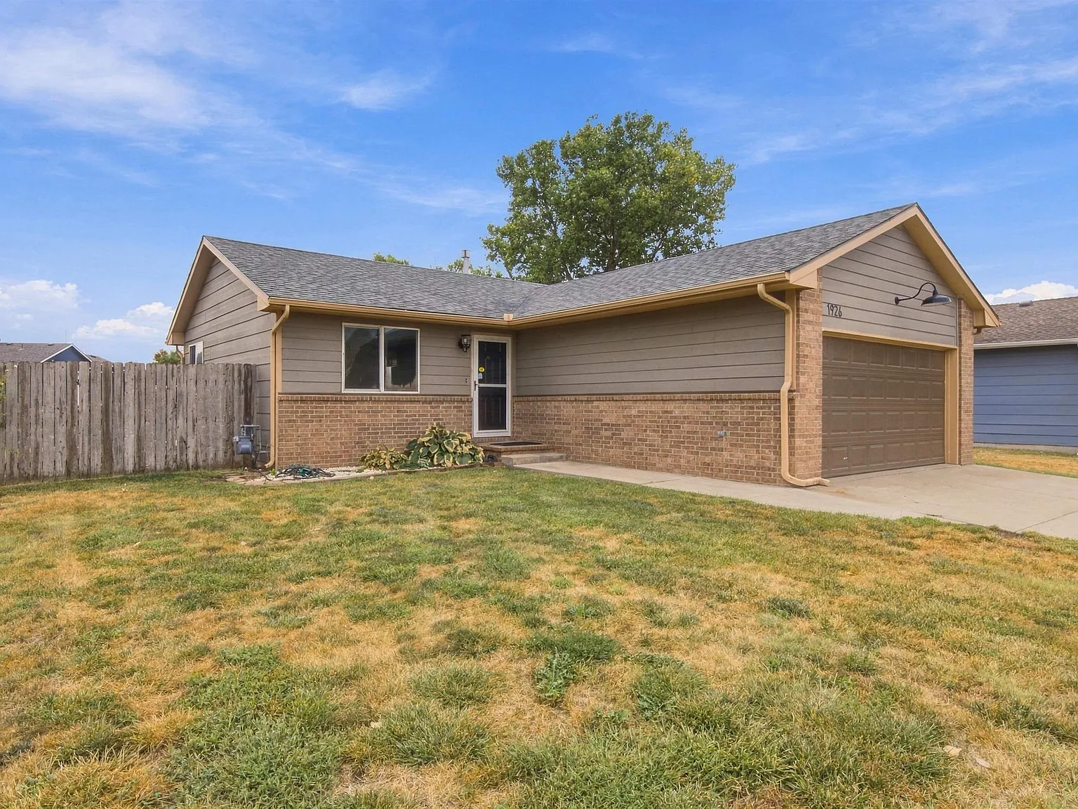 3 bed, 1744 sqft, $1,800 — Photo 2