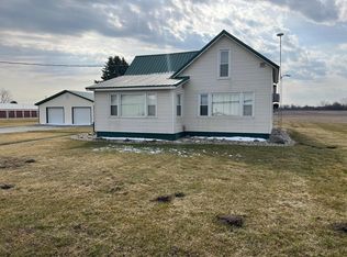 8079 E McClintic Rd, Syracuse, IN 46567