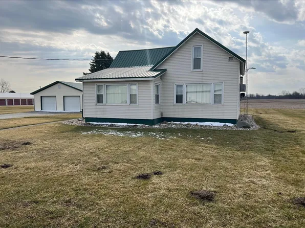 8079 E McClintic Rd, Syracuse, IN 46567