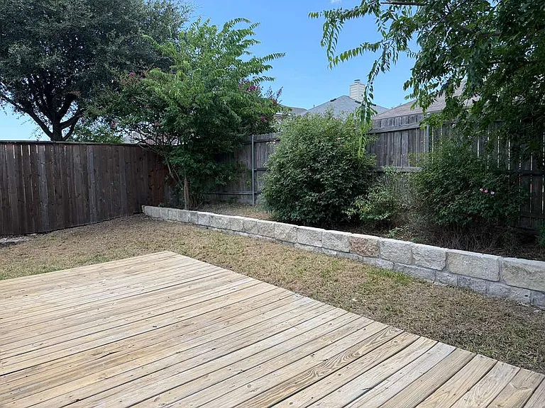 437 Grant Ln — Photo 20