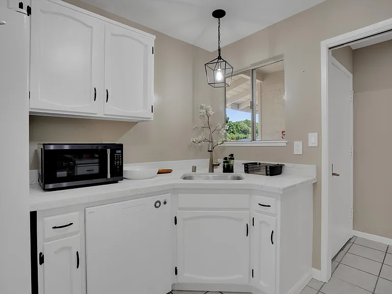 Meadowbrook Dr — Photo 6