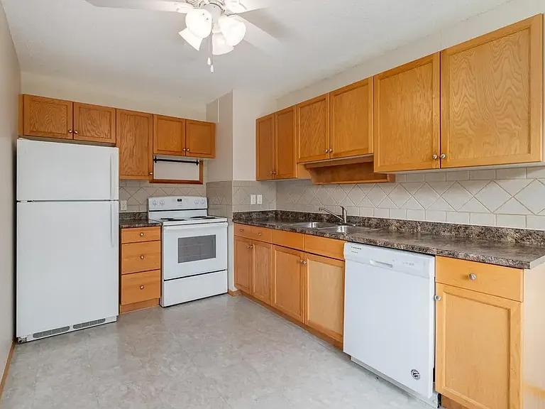 225 Upland Dr SE — Photo 16