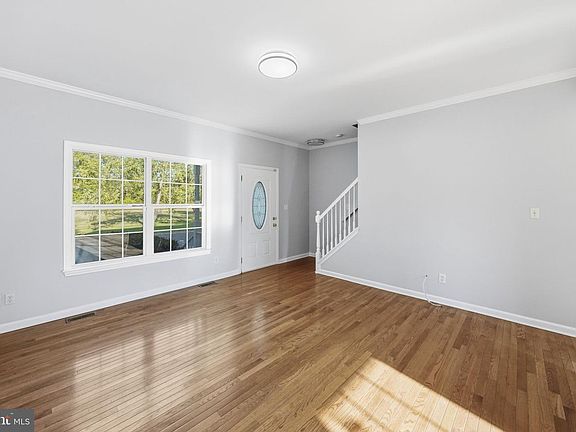 5th image of 395 Bunting Ave