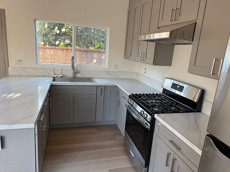 825 Bilton Way #B — Photo 15