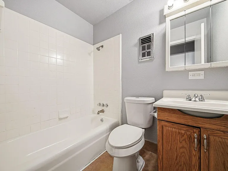 6116 Octavia St #1/2 — Photo 8