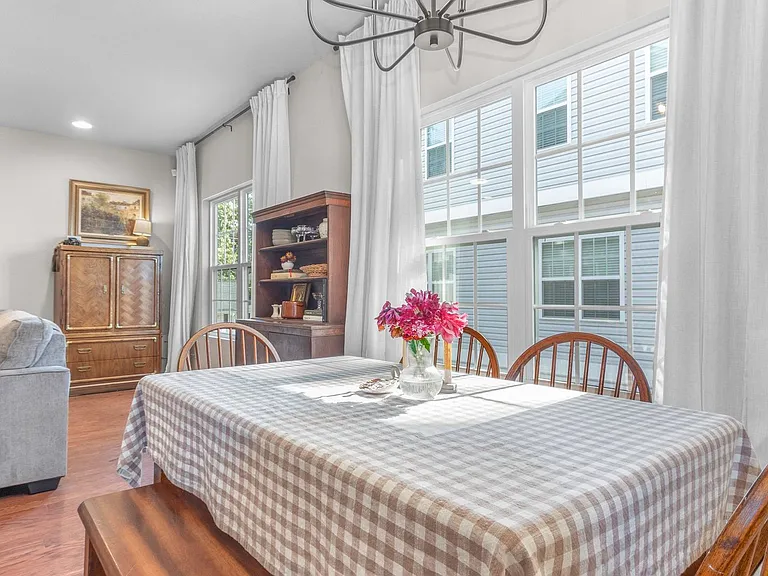 1545 Ocean Garden St — Photo 12
