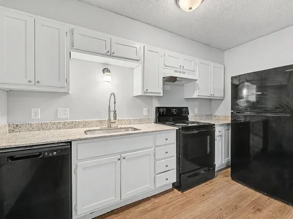 1037 S Happy Hollow Rd APT 2, Fayetteville, AR 72701