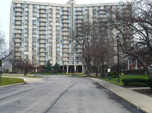 40 N Tower Rd Unit 16A, Oak Brook, IL 60523