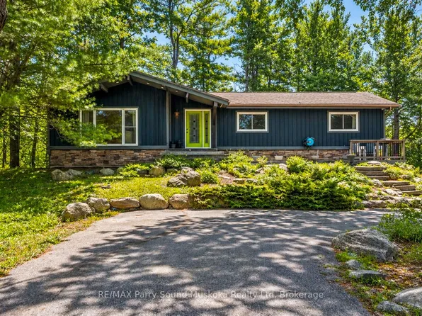 11 Brenda Ave, Parry Sound, ON P2A 2Y9