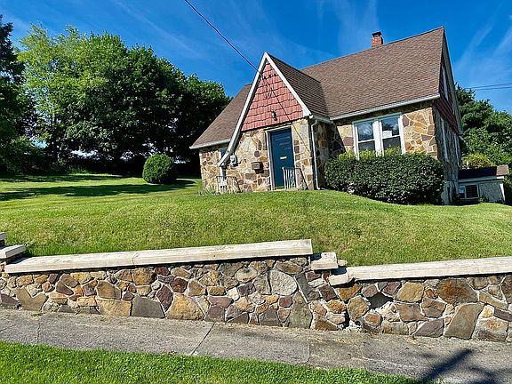 Stone retaining wall