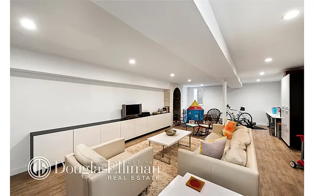 Rented by Douglas Elliman | media 17
