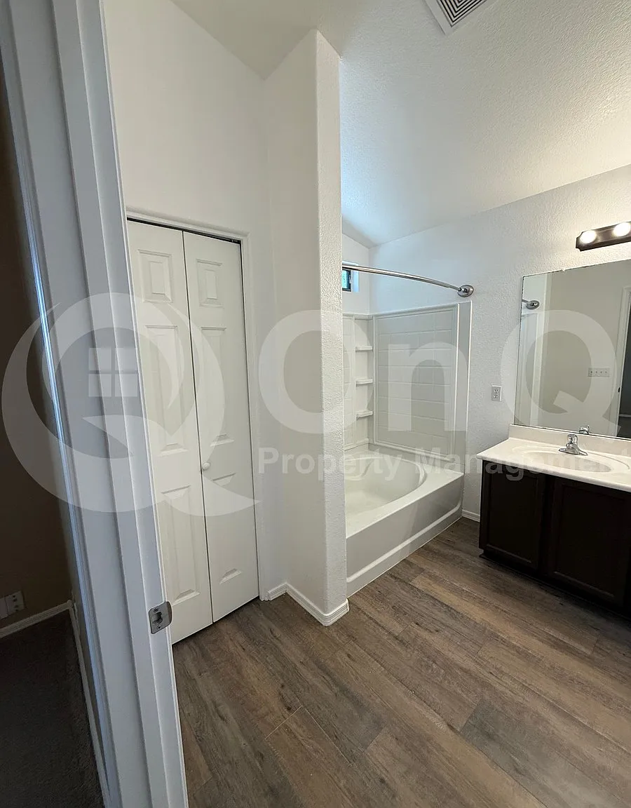 4 bed, 2.0 bath, 1925 sqft, $1,975 — Photo 3