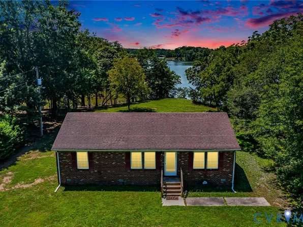 415 White Sand Dr, White, VA 22473