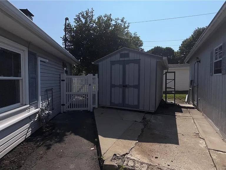 49 Seyfried Ave — Photo 26