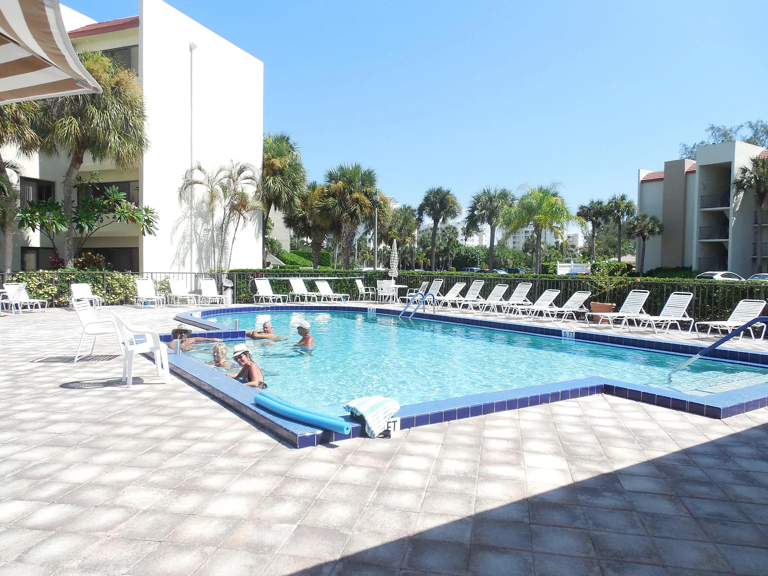 1 bed, 1.5 bath, 860 sqft, $2,500 — Photo 3