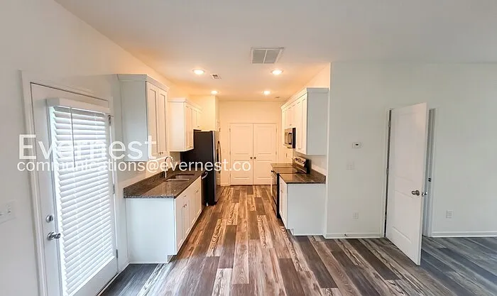 3 bed, 2.5 bath, 1446 sqft, $1,795 — Photo 4